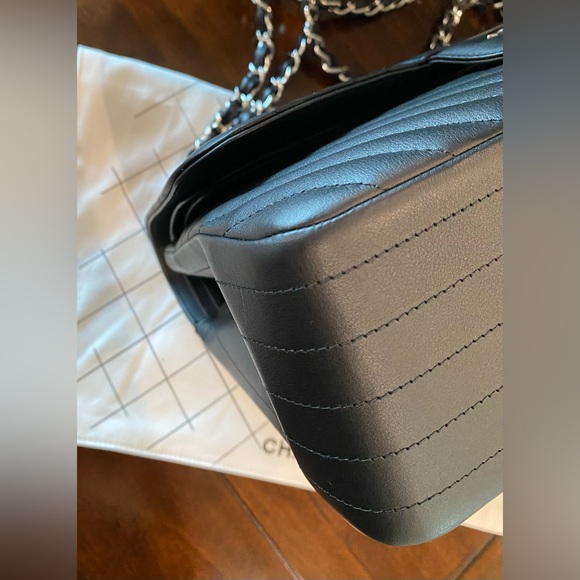 Chanel Classic Double Flap Chevron Jumbo Calfskin Bag in Black from 22C - Rare - Picture 16 of 17